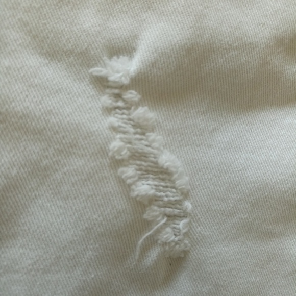 Dollhouse Distressed Roll-up Casual Shorts - Picture 7 of 8